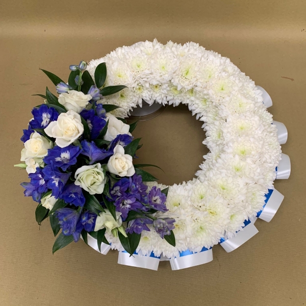 Based wreath with coloured ribbon