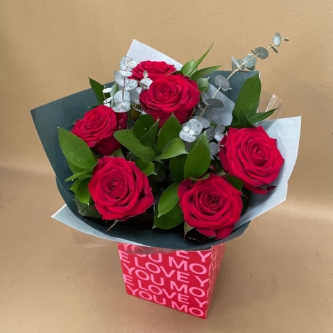6 Red roses Love you more