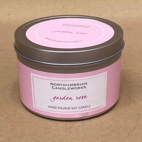 Garden rose candle